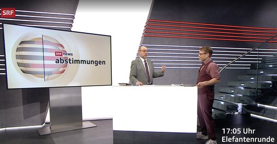 Und jetzt? Lukas Golder (r.) von gfs.bern und Urs Leuthard, SRF-Bundeshausredaktionsleiter, analysieren den Superwahl-Sonntag, bei dem in den letzten drei Tagen vor der Wahl massiv mobilisiert worden ist...  (Bild: SRF-Screenshot)