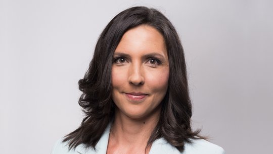 Zuber übernimmt zusätzlich zu ihren Aufgaben die Redaktionsleitung von Claude Winet, der in einem reduzierten Pensum als Produzent weiterarbeitet...   (Bild: CH Media/zVg)