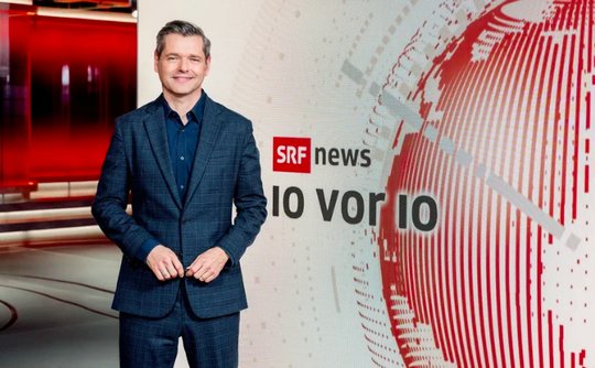 Urs Gredig hat Sendepause. Fussball ist für SRF wichtiger als die Weltlage... (Bild © SRF)