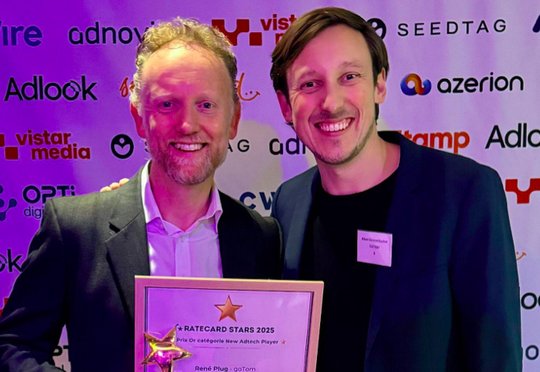 Freude herrscht an der Gala: René Plug (l.), Chief Revenue Officer, und Alban Grossenbacher, CEO & CO-Founder… (Bild: zVg)