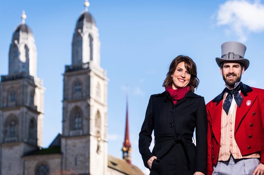 Cornelia Boesch und Anthony Welbergen führen durch die dreistündige Live-Sendung...        (Bild © SRF)