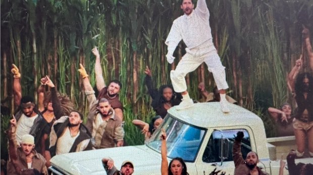 Bad Bunny während seines heiss diskutierten Auftritts in der Halbzeit-Show... (Bild: Screenshot)