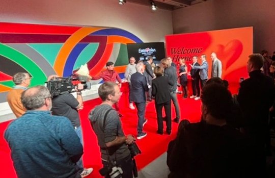 Mit einer Xaver-Trophäe ausgezeichnet wurde das «City Handover & Semi-Final Draw» in Basel... (Bild: zVg)