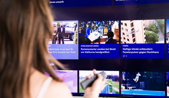 «Smart TV Apps nehmen an Wichtigkeit zu und sie werden gerade von den sehr jungen Nutzer*innen regelmässig verwendet», so Gaudenz Looser, Chefredaktor «20 Minuten»... 