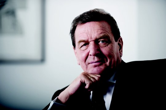 Gemäss einer Umfrage sind 59 Prozent der Deutschen dafür, dass Gerhard Schröder mit Sanktionen belegt werden soll...         (Bild: SPD Sachsen)