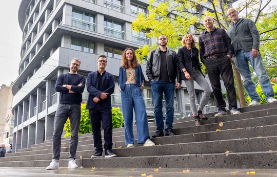 Mediatonic-Management in Feierlaune: Co-owner Matthieu Robert, Head of Transformation Christian-Kumar Meier, Co-owner Julie Rossi, Financial Officer Joey Allegro, Co-owner Claudia Schroeter, Co-owner Marco Rose und CEO Chris Fluckiger... (v.l.; Bild zVg)