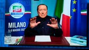 Silvio Berlusconi entwickelte sich in Italien vom Schlagersänger zum «Medienpate». Unterhaltend war der verurteilte Cavaliere auch immer wieder als Politiker...      (Bild: Mediaset)