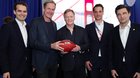 Claudius Senst, Mathias Döpfner (Axel Springer) mit Roger Goodell, Alexander Steinforth und Gerrit Meier (NFL) beim Super Bowl LX 2026 (v.l.) (zVg)