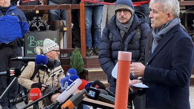 Am 3. Januar besuchte Bundesrat Beat Jans den Unglücksort in Crans-Montana und trat vor die Medien… (Bild: © Klein Report)