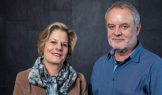 Die Ombudsleute Esther Girsberger und Kurt Schöbi haben das Berichtsjahr 2023 ausgewertet… (Bild: © srgd.ch)