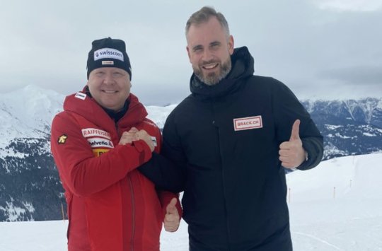 Bernhard Aregger, Geschäftsführer Swiss-Ski, und Marc Isler, CEO Brack.ch…            (Bild: zVg)