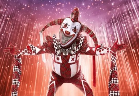 Ein Clown war er schon immer: Giuliani in seinem Bühnenkostüm für «The Masked Singer»…   (Bild: Melodymakermagazin)