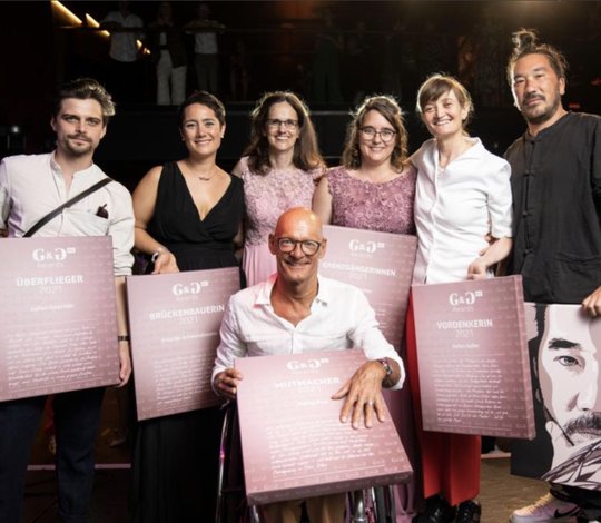 Siegerinnen und Sieger (v. l.): Julian Koechlin, Priscilla Schwendimann, Heinz Frei, Ursina Troxler und Manuela Achermann von den Engelskinder, Hellen Keller sowie Fabian Bane Florin…     (© Klein Report/André Häfliger)