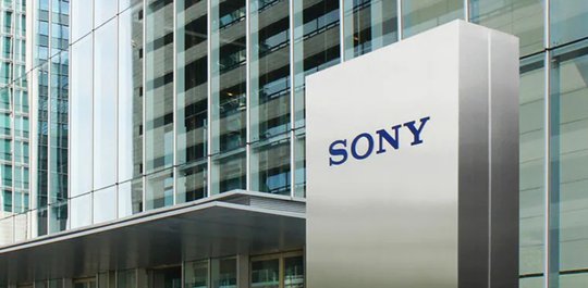 Insbesondere die neue Playstation 5 läuft auf hohem Niveau: In 249 Tagen konnten 10 Millionen Geräte abgesetzt werden... (© Bild: Sony)