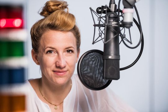 Valérie Wacker freut sich darauf, dem Publikum die frankophone Schweiz näherzubringen…    (Foto: SRF)