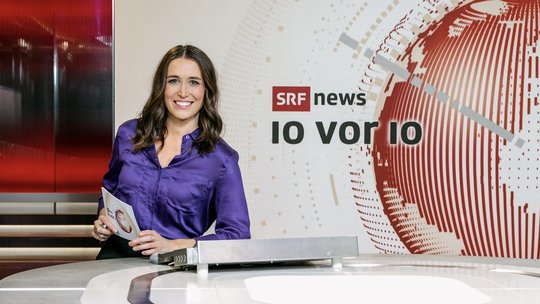 Die TV-Journalistin moderiert seit 2020 die Newssendung «10 vor 10»... (Bild: © SRF/Oscar Alessio)