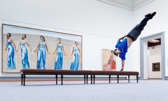 Akrobatischer Breakdance trifft im Solothurner Kunstmuseum auf ein behäbiges Hodler-Gemälde... (Bild: zVg)