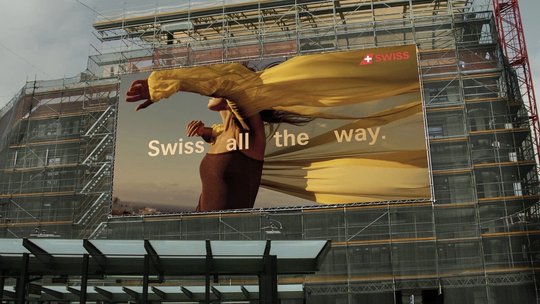 Die Fluggesellschaft Swiss stellt in einer neuen Kampagne das Reiseerlebnis ins Zentrum… (Bild: zVg)