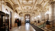 Der Eingang zur Wiener Staatsoper: Historische Architektur, wo immer das Auge hinschweift...                (Bild: Wien Tourismus)