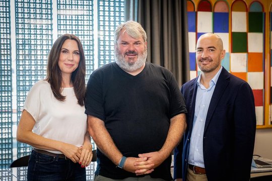 Kulturchefin Susanne Wille, Mike Müller und Baptiste Planche, seit Mai 2022 neuer Fiktionschef von SRF…    (Bild: SRF)