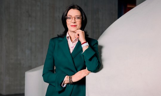 Sucht eine neue berufliche Herausforderung: Auf April 2026 tritt Nathalie Wappler zurück... (Bild: © zVg / SRF Gian Vaitl)