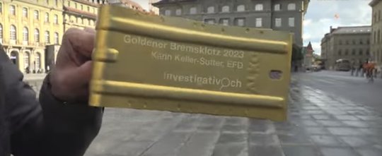 Letztes Jahr gewann Karin Keller-Sutter den Schmähpreis. Wer gewinnt ihn dieses Jahr?… (Bild: Screenshot/investigativ