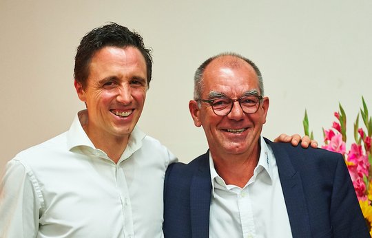 Stabübergabe seit Längerem geplant: Bisheriger Tourismusdirektor Pascal Jenny (l.) wird neuer Präsident der Marketingorganisation, Christian Menet (r.) tritt ab.