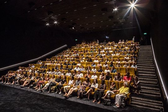 Bald soll es hier im Zürcher Kosmos wieder Filme geben. Neu unter der Regie der NZZ-Mediengruppe...           (Bild: Tripadvisor)