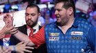 Schrieb Darts-Geschichte: Der Zuger Stefan «Belli» Bellmont gewann als erster Schweizer ein WM-Match...     (Bild: Faceb./zVg)