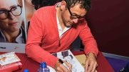 Dany Boon beim Signieren (© Michael Jost)