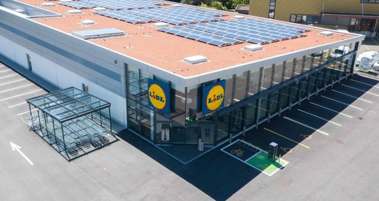 Zudem sind die Artikel der Lidl-Eigenmarke Vemondo, die vegane und vegetarische Ersatzprodukte kennzeichnet, neu klimaneutral... (Bild: Lidl Schweiz)