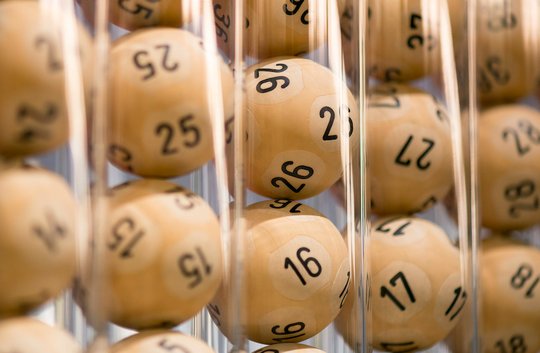 Auf gut Glück: Selbst im Korrigendum brachte es der «Tagi» nicht zustande, die korrekten Lotto-Zahlen zu publizieren. (Bild © swisslos.ch)