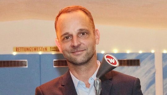 PR-Berater David Schärer von Rod Kommunikation erhält den «Egon»...   (Bild © zVg Werbewoche/Christ Reist)