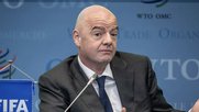 An der Game-Konsole wie ein unerfahrener Junior: Fifa-Präsident Gianni Infantino… (Bild © Fifa)