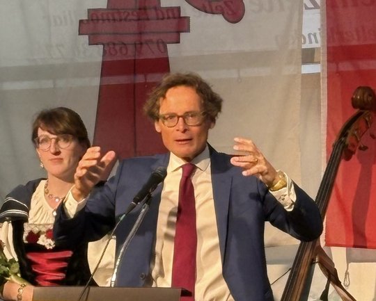 «Weltwoche»-Verleger Roger Köppel auf dem Oberbölchen an der 100-Jahr-Feier der basellandschaftlichen SVP...    (Bild: Klein Report)