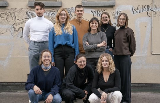 Der neue Vorstand der Journalistinnen und Journalisten Schweiz (JJS) mit den Co-Leiterinnen Gina Bachmann (obere Reihe 3. von rechts) und Simona Boscardin (unten rechts)...    (Bild: zVg.)