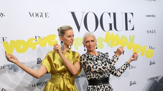 Christiane Arp (r.) mit dem tschechischen Supermodel Karolína Kurková an der Jubiläums-Party «40 Jahre Vogue» im Sommer 2019…      (Bild: Vogue)