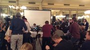 Pressekonferenz mit 50 Journalisten