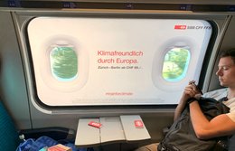 Aus den Fenstern werden Flugzeug-Luken